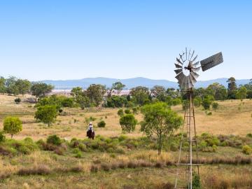 THE ULTIMATE LIFESTYLE ACREAGE: 'Spring Valley'
