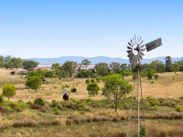 THE ULTIMATE LIFESTYLE ACREAGE: 'Spring Valley'