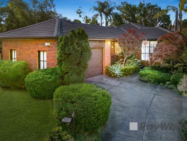 The Ultimate Lifestyle, Space & Serenity on a Massive 853m² of Expansive Family Living!
