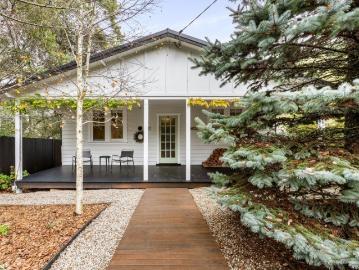 THE ULTIMATE MOUNTAIN ESCAPE WITH SOPHISTICATED MID CENTURY AESTHETIC