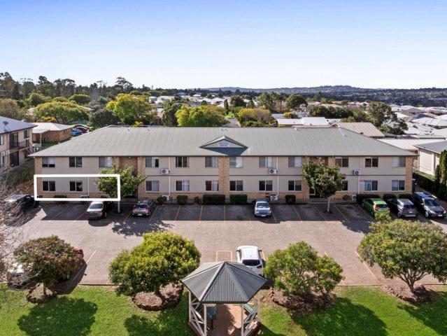 The Ultimate Student Investment 2 Bed, 2 Bath Unit a Minute from USQ