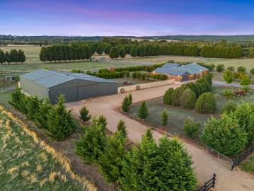 The Ultimate Package: 25 Acres Approx of Functionality and Lifestyle