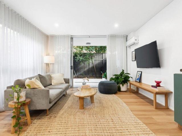 The Ultimate Pet Friendly Haven: Apartment Living with a Massive, Exclusive Use Garden