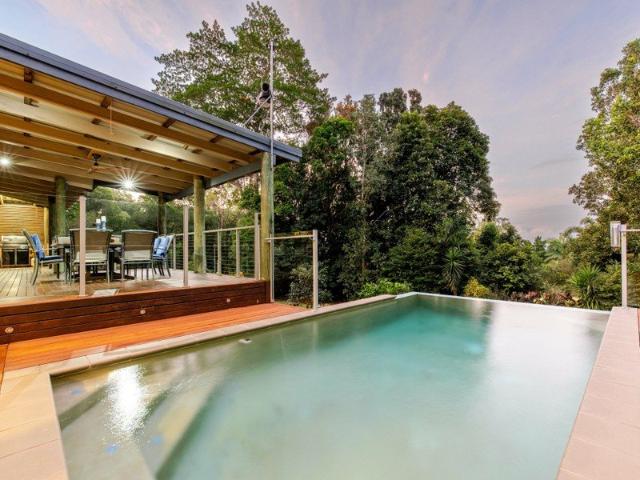 THE ULTIMATE PRIVATE TROPICAL RETREAT AN OAK BEACH GEM