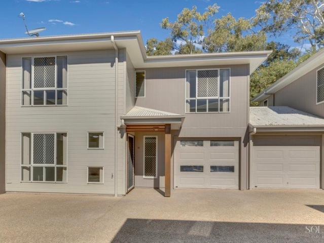 The Ultimate Townhouse Space, Style & Convenience!
