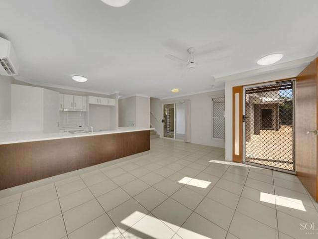 The Ultimate Townhouse – Space, Style & Convenience!