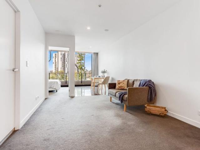 The Ultimate Toowong Lifestyle Modern Apartment, Unbeatable Location
