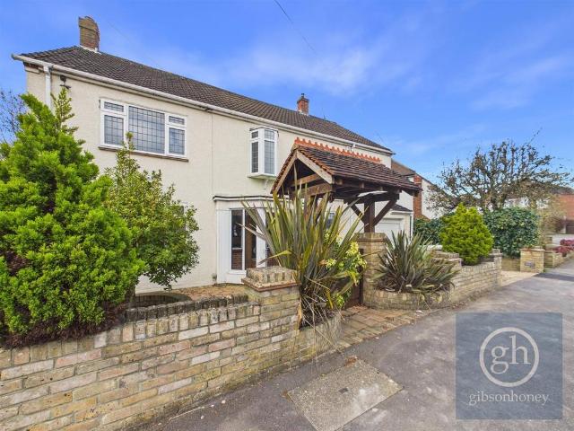The Uplands, Ruislip HA4 4 bed detached house to rent £3,250 pcm £750 pw