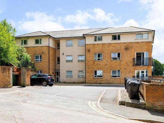 The Uplands, St. Albans AL2 2 bed flat to rent £1,700 pcm £392 pw