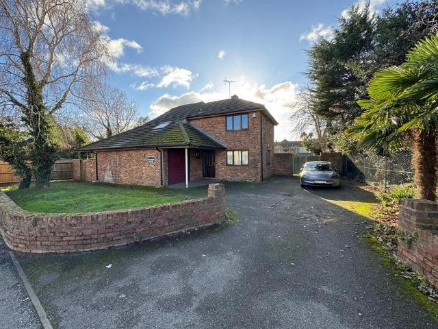 The Vicarage, North Road. 4 bed detached house to rent £1,700 pcm £392 pw