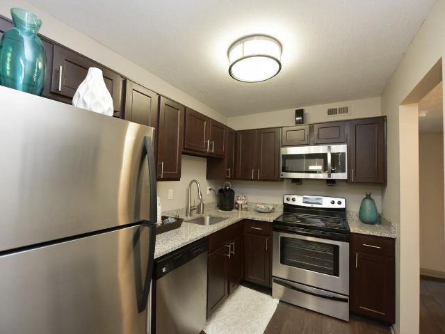 The Views at Crescent Hill 2 Bedroom Apartment for Rent at 2201 Biljana Dr, Louisville, KY 40206 Clifton Heights