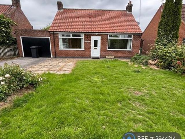 The Village, York, YO32 3 bed detached house to rent £1,350 pcm £312 pw