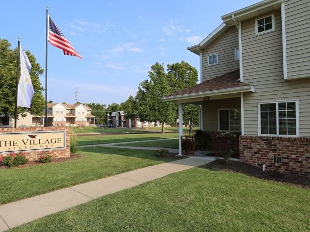 The Village at Old Town 2 Bedroom Apartment for Rent at 822 Sw 8th Ave, Topeka, KS 66603 Old Town