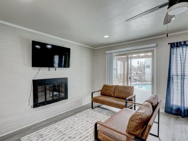 The Vincent Now Offering $550 OFF of Move In Costs PLUS Free Applications!