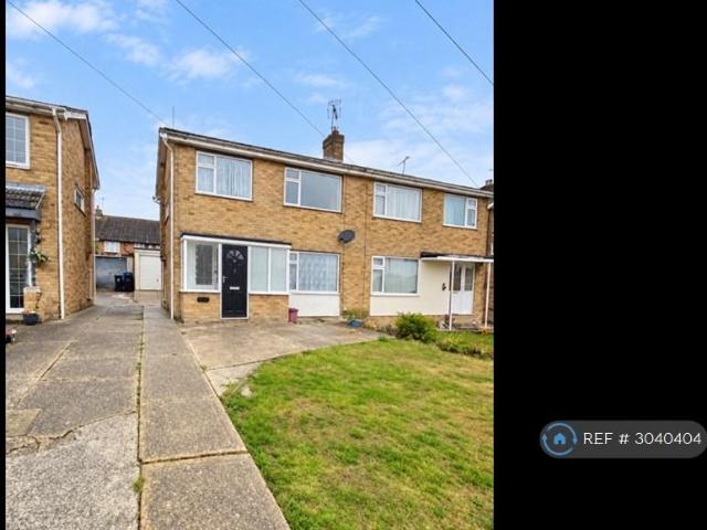 The Vineway, Harwich, CO12 3 bed semi detached house to rent £1,300 pcm £300 pw