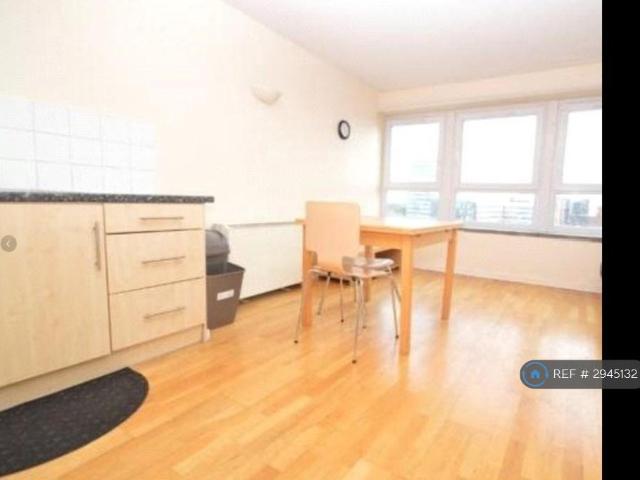The Vista Building, Woolwich, London. 1 bed flat to rent £1,900 pcm £438 pw