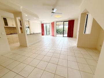 THE VISTAS SPACIOUS TOWNHOUSE