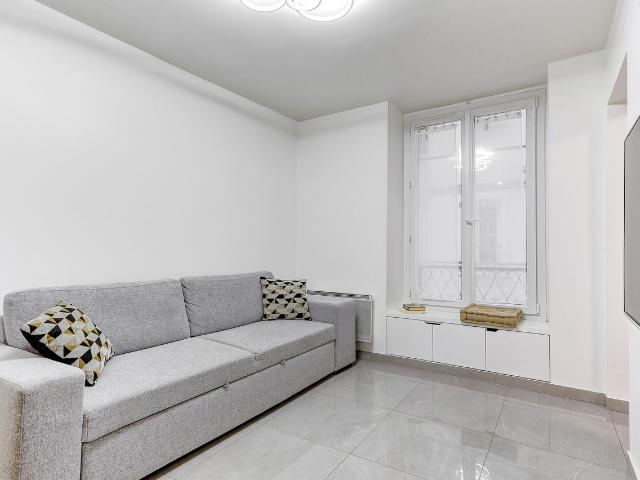 Theatre Suite: A Haven Near the Eiffel Tower, Paris Amsterdam Apartments for Rent