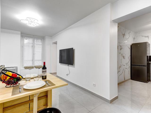 Theatre Suite: A Haven Near the Eiffel Tower