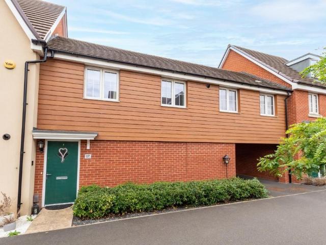 Theedway, Leighton Buzzard 2 bed coach house to rent £1,275 pcm £294 pw