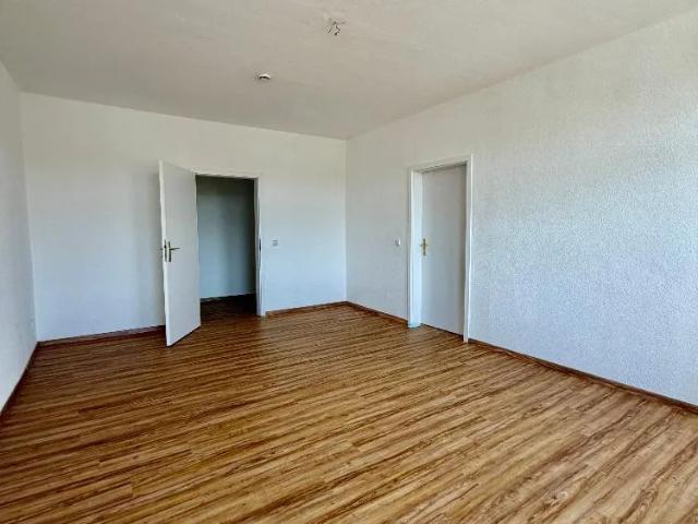 Theißen Zeitgemäß und komfortabel im modernisierten Baudenkmal wohnen! Inkl. Stellplatz direkt am Haus mit nur weiteren 4 Wohnungen