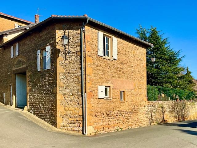 Maison de village en Pierres Dorées – 4 chambres et extérieur au cœur de Theizé