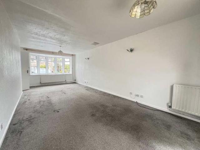 Thelton Avenue, Broadbridge Heath, RH12