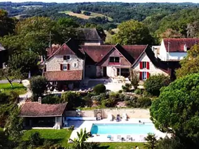 Thenon 24210 Achat / Vente maison 16 pièces t16 piscine terrasse