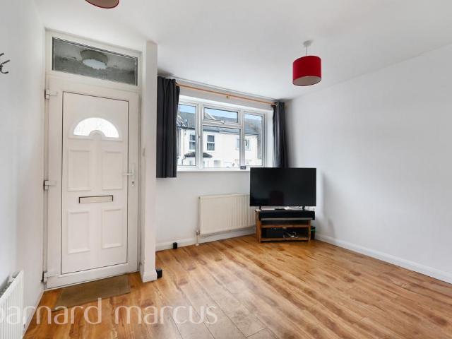 Theobald Road, CROYDON 3 bed terraced house to rent £2,100 pcm £485 pw