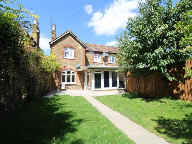 Theobalds Park Road, Enfield EN2, 3 bed property to rent, £2,400 pcm | PrimeLocation