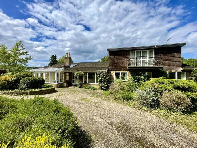 Theobalds Park Road, Enfield, EN2 5 bed detached house to rent £3,500 pcm £808 pw