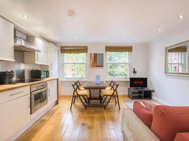 Theobalds Road, London WC1X 1 bed apartment to rent £4,000 pcm £923 pw