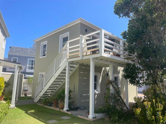 Thesen Island Furnished 2 Bedroom Apartment