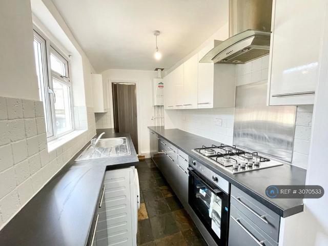 Thesiger St, Lincoln, LN5 3 bed terraced house to rent £950 pcm £219 pw