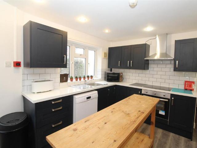 Thesiger Street, Cardiff CF24 6 bed house to rent £3,570 pcm £824 pw