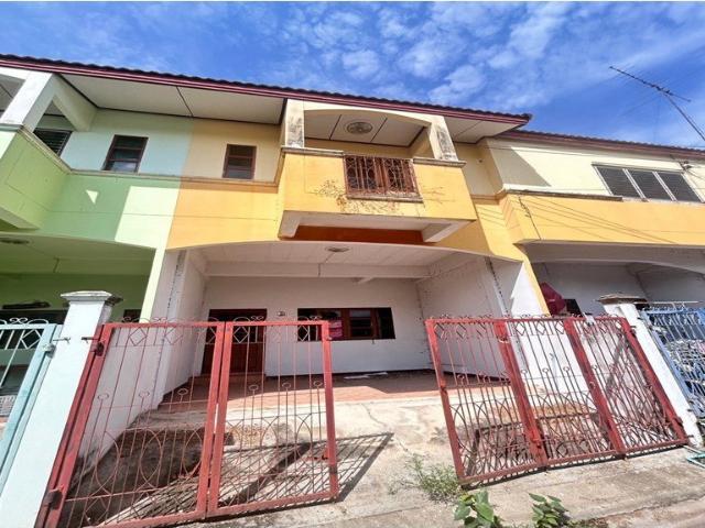 ที่ดินพร้อมสิ่งปลูกสร้าง 13 ตร.วา เมืองอ่างทอง อ่างทอง 770,000