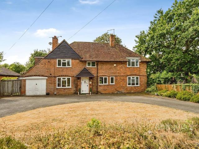 Thicket Grove, Maidenhead, SL6 4 bed detached house to rent £3,000 pcm £692 pw