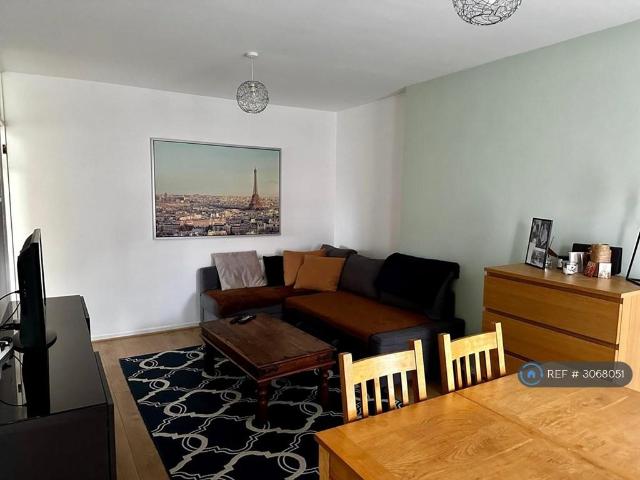 Thicket Road, Sutton, SM1 2 bed flat to rent £1,650 pcm £381 pw