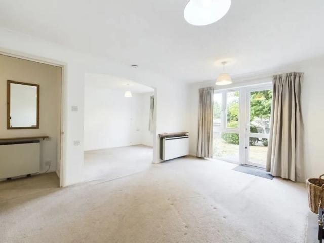 Thicket Road, SUTTON