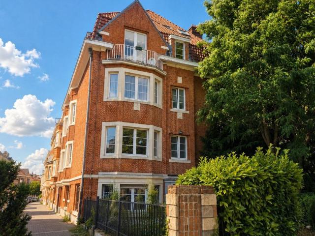 THIEFFRY/PETILLON: GRAND APPARTEMENT 2 CHAMBRES +/ 138M2