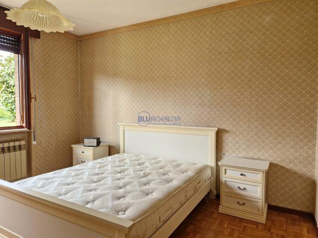Thiene ZONA CARABINIERI AFFITTASI APPARTAMENTO COMPLETAMENTE ARREDATO CON GIARDINO CONDOMINIALE