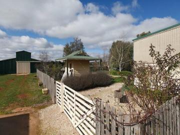 Kyneton, Mount Alexander, Victoria - Equipped kitchen