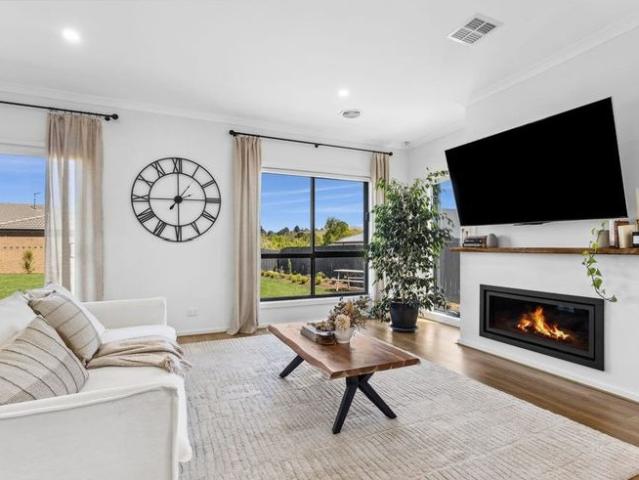 Thinking of selling? Contact our agent