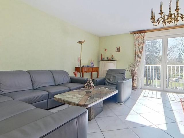 Thionville dans petite copropriété, appartement F4 avec deux. 81m² Thionville