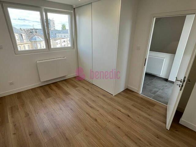 THIONVILLE PROCHE ENTREE AUTOROUTE F3 DUPLEX STANDING BALCON