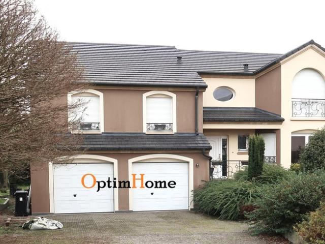 THIONVILLE, QUARTIER RECHERCHE, GRANDE MAISON FAMILIALE RECENTE DE 204 M² SUR 11 ARES DE TERRAIN + GARAGE DOUBLE + PLACES DE PARKING PRIVATIVES