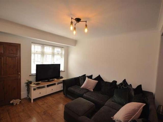 Third Avenue, Dagenham, RM10