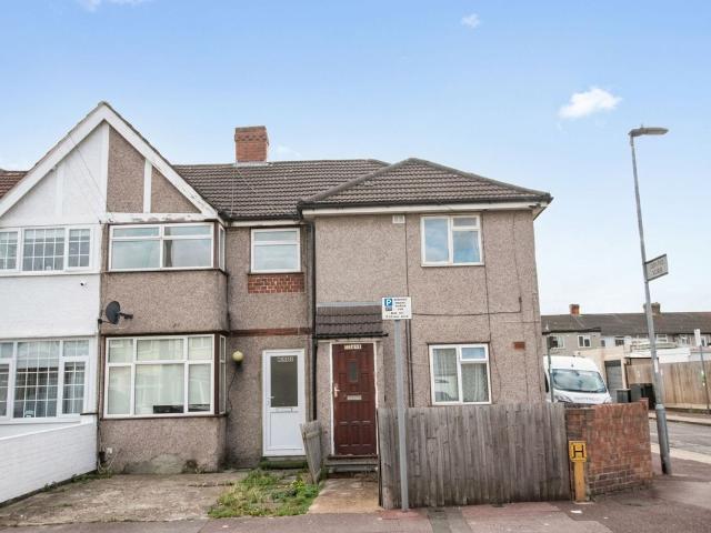 Third Avenue, Dagenham RM10, 1 bed flat to rent, £1,250 pcm | PrimeLocation