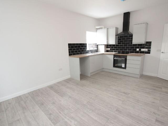 Third Avenue, Nottingham NG7, 2 bed flat to rent, £895 pcm | PrimeLocation