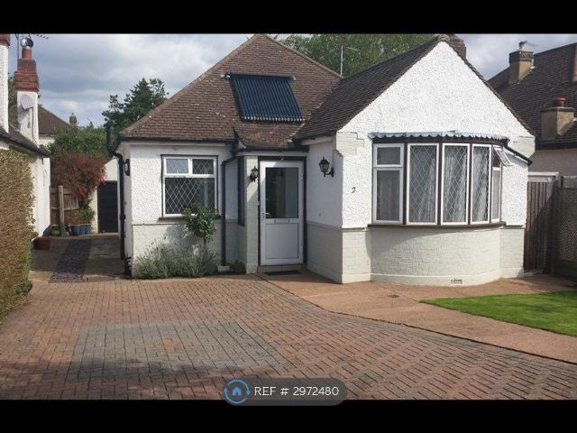 Third Close, West Molesey KT8, 3 bed bungalow to rent, £2,600 pcm | PrimeLocation